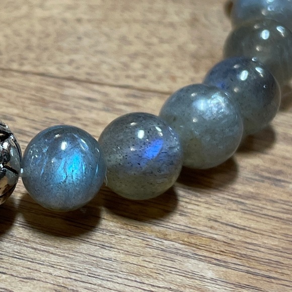 Semi-precious Rainbow Labradorite Gemstone Bracelet w/ 925 Sterling Silver Bead - Picture 3 of 4